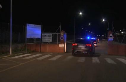 Llegada de los detenidos por la desaparición y muerte de Francisca Cadenas al centro penitenciario de Badajoz.
