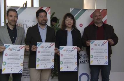 El decano de la Facultad, Daniel Martín, el concejal de Cultura, José Antonio Casablanca, la directora gerente de la OEx, Hae Won Oh, y el coordinador del proyecto Afinando, Raúl Cambero