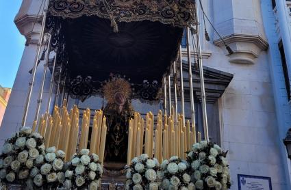 Salida de la Virgen de la Soledad en Badajoz