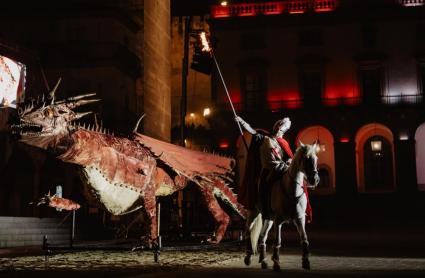 San Jorge pelea con el dragón en Cáceres