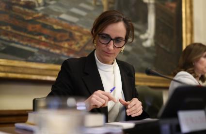 La ministra de Sanidad, Mónica García, durante una comparecencia ante la Comisión de Sanidad en el Senado, a 23 de abril de 2026