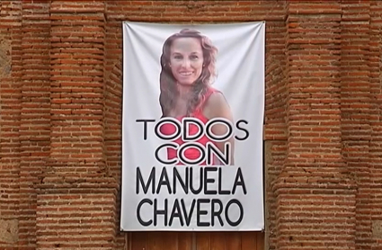 Cartel 'Todos con Manuela Chavero' en Monesterio