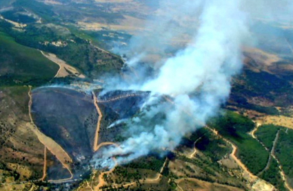 Imagen del incendio de Cañaveral a media tarde