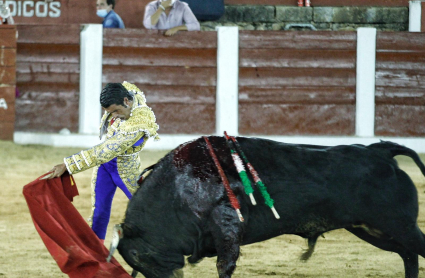 Emilio de Justo, en una de sus tres faenas de la tarde en Plasencia