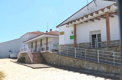 Fachada principal del centro residencial de Berlanga, dependiente de la Junta, que ha sido el más castigado esta semana.