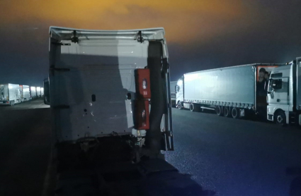 Camiones parados cerca de Calais