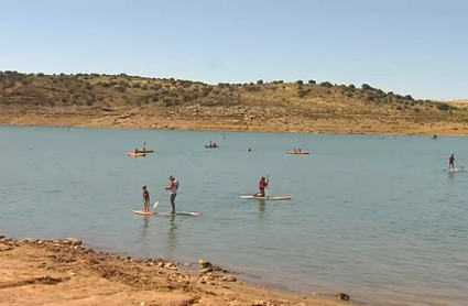 Algunos de los participantes disfrutando de las actividades del I Festival del Agua en Alange