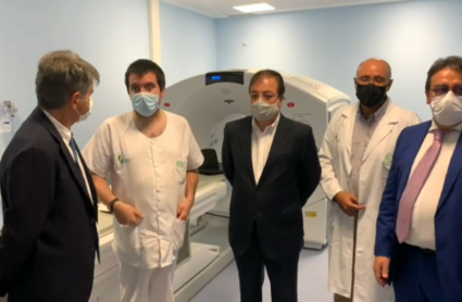 El presidente de la Junta visitando el nuevo PET TAC del Hospital Universitario