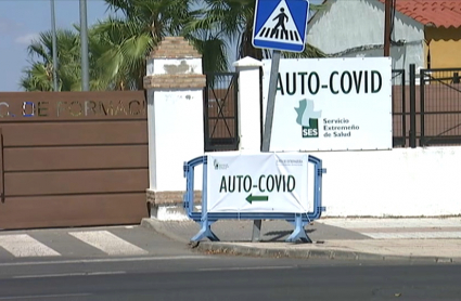 Acceso al punto 'auto covid' de Cáceres