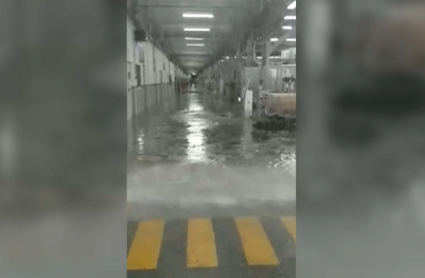 Aguacero en el interior de DEUTZ Zafra