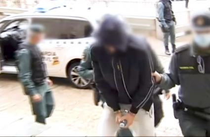 El detenido, entrando en los juzgados de Trujillo