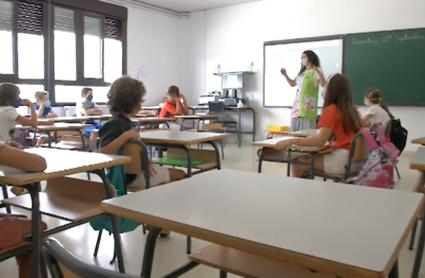 Profesora dando clase