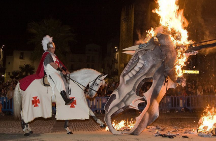 Quema del dragón por la festividad de San Jorge en Cáceres