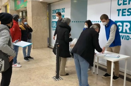 Realización de test de antígenos en el aeropuerto de Lisboa