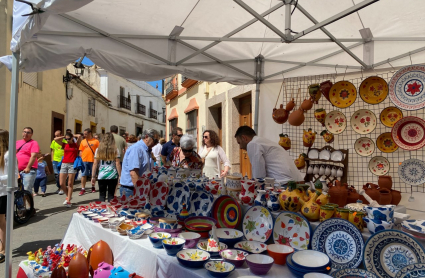 Puesto de alfarería en la Feria de Alfarería