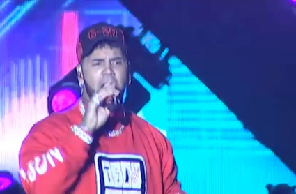 Anuel durante un concierto en Mérida