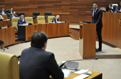 David Salazar interpelando a Guillermo Fernández Vara