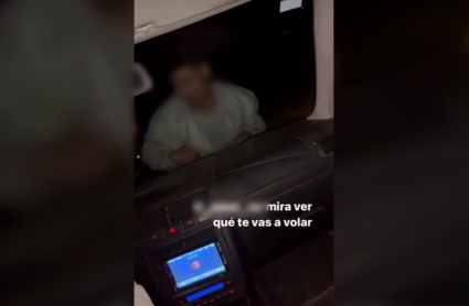 Conducción temeraria. Chico el capó de un coche