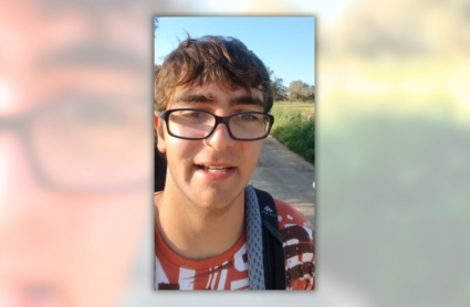 Edgar, a sus 19 años, ha decidido caminar España andando para cuidar y priorizar su salud mental