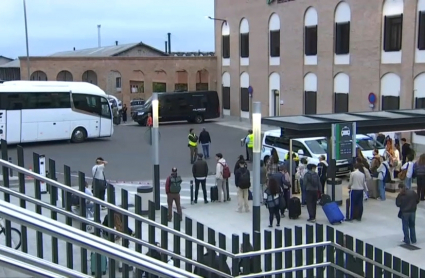 Bus en la estación de tren
