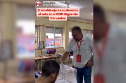 Antonio Rodríguez Osuna ejerce su derecho al voto