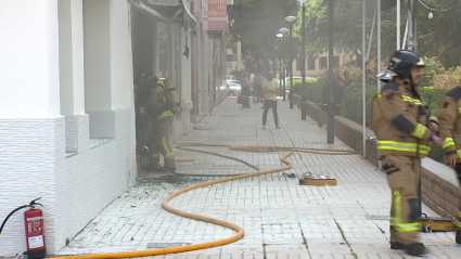 Los bomberos de Badajoz se desplazaron hasta el lugar del incendio