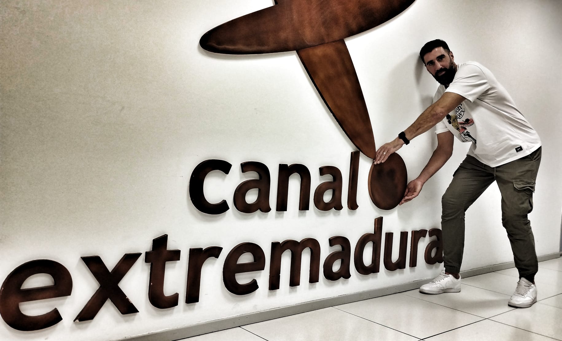 José Fuentes en las instalaciones de Canal Extremadura.