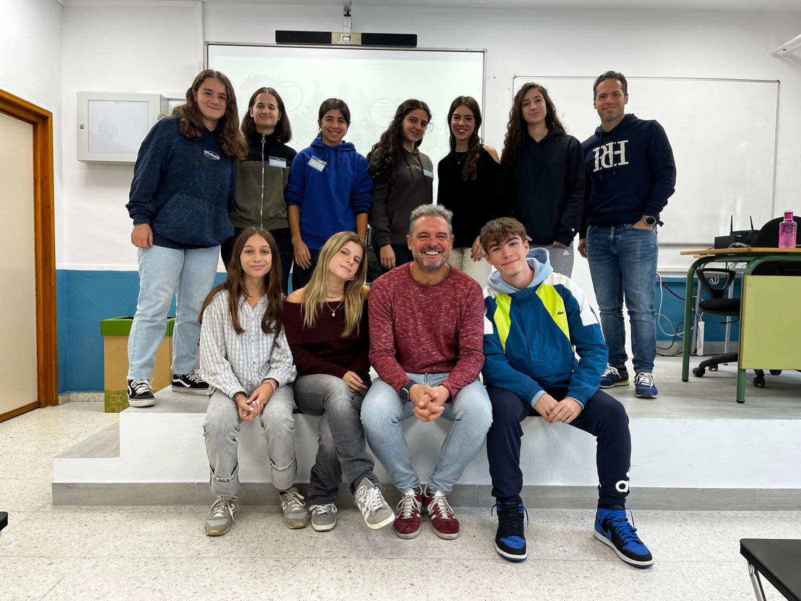  Profesor Paco Domínguez y alumnado del IES Maestro Domingo Cáceres