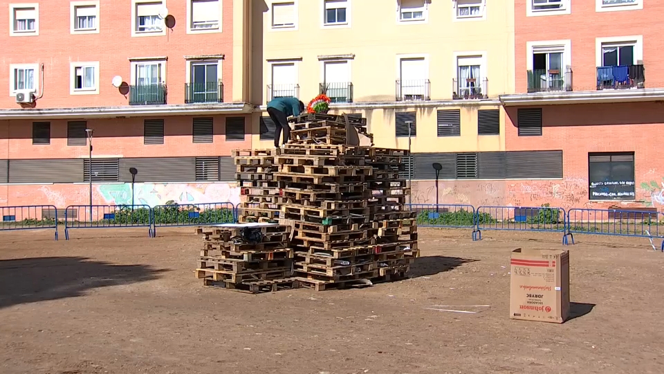 Todo listo en Badajoz para disfrutar esta noche de Las Candelas y de la degustación de 2.500 hornazos