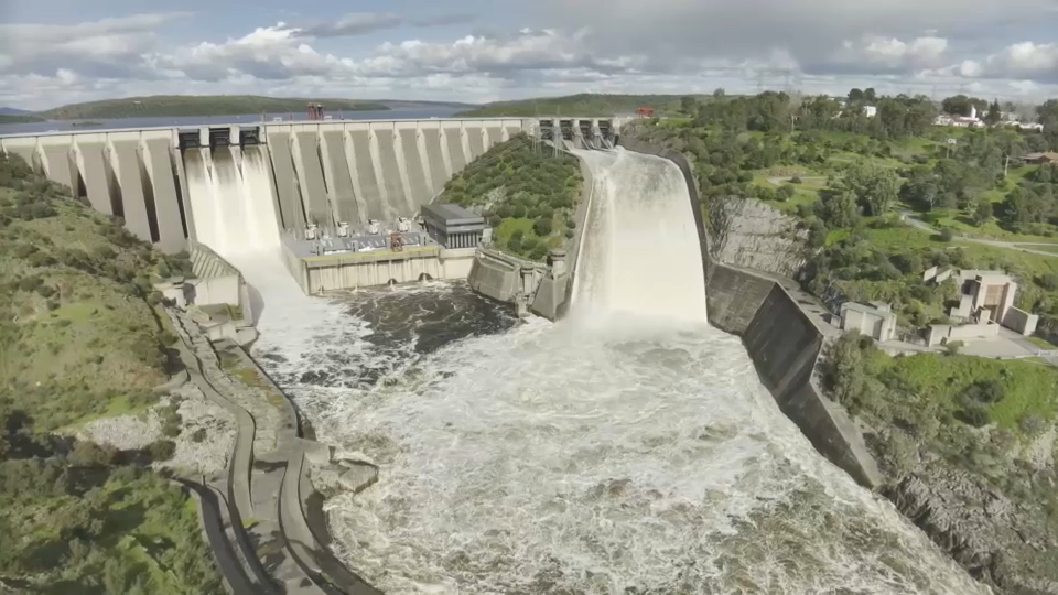 Espectaculares imágenes del embalse de Alcántara a vista de dron