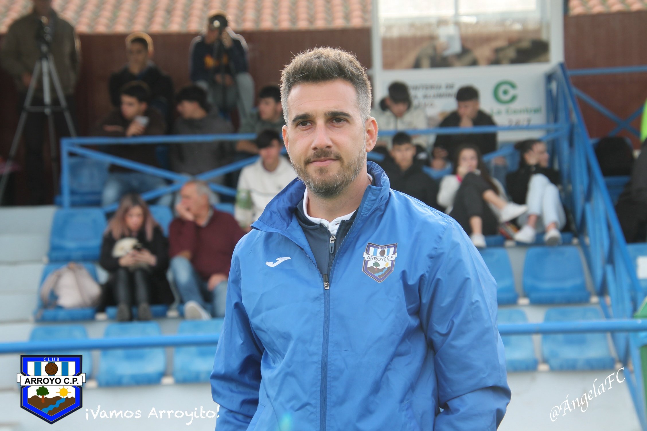 Carlos Pizarro, ya ex entrenador del Arroyo.