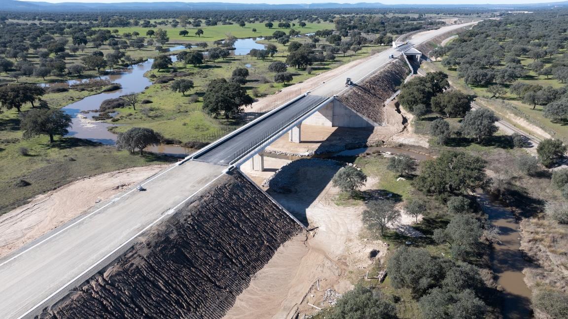 El Gobierno licita por 33 millones la base para el montaje de vía del tramo de alta velocidad Talayuela-Plasencia