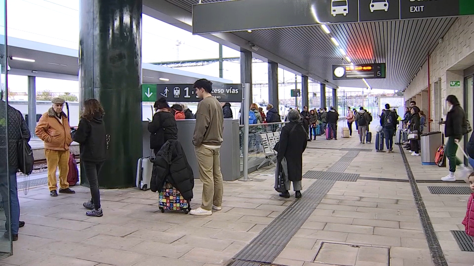 Renfe garantiza la devolución de los equipajes de los trenes evacuados tras el apagón del lunes