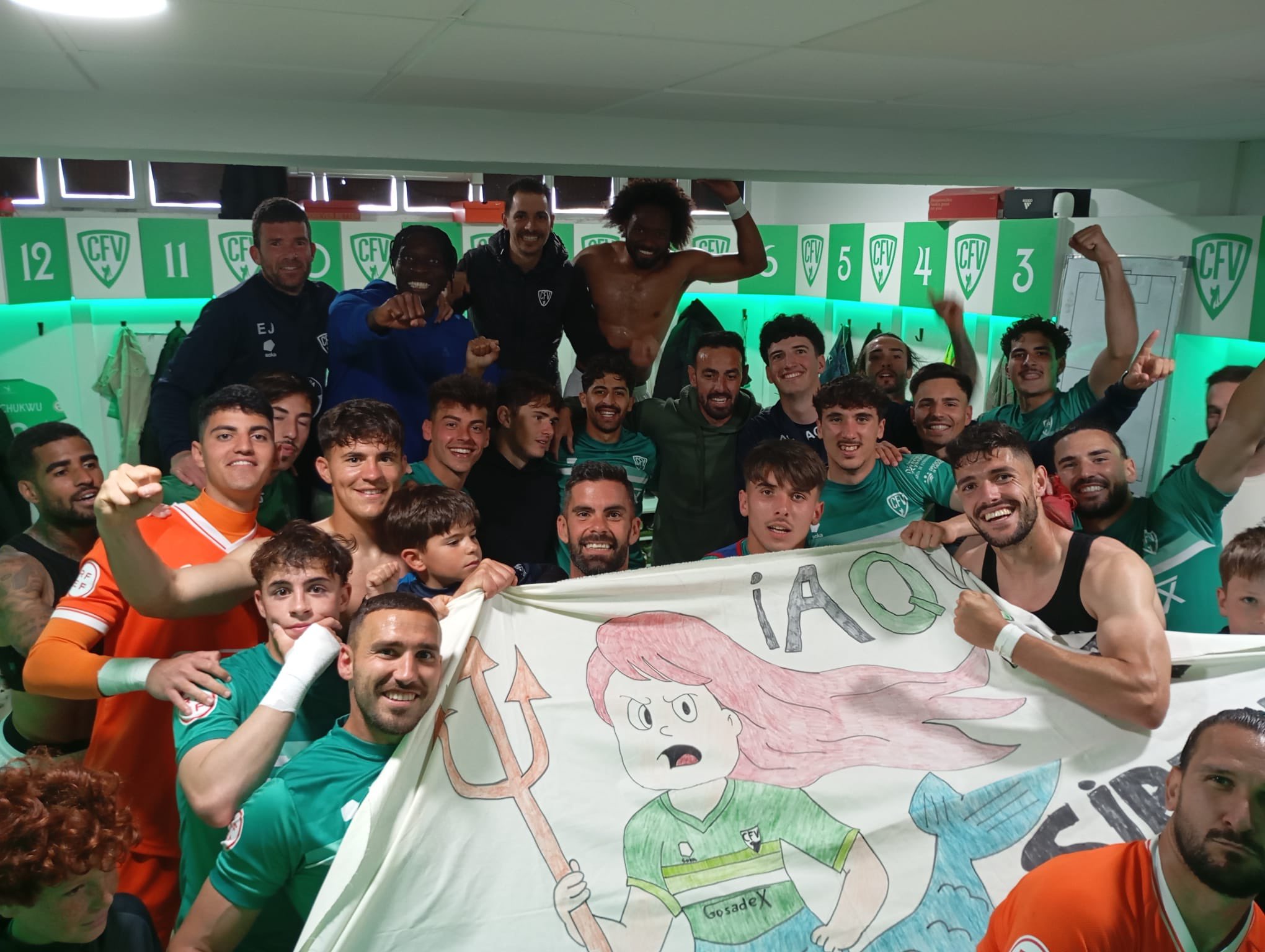 Los jugadores del Villanovense celebran su victoria ante el Xerez Deportivo.