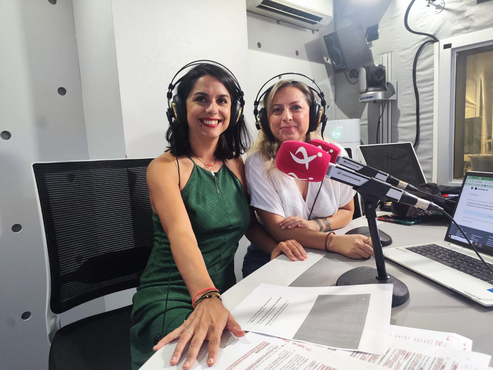 Inma Barroso y Carol Martín (de izquierda a derecha)