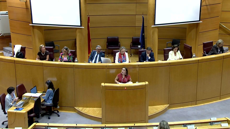 La secretaria general de Igualdad y Conciliación de la Junta de Extremadura, Ara Sánchez Vera, en el Senado