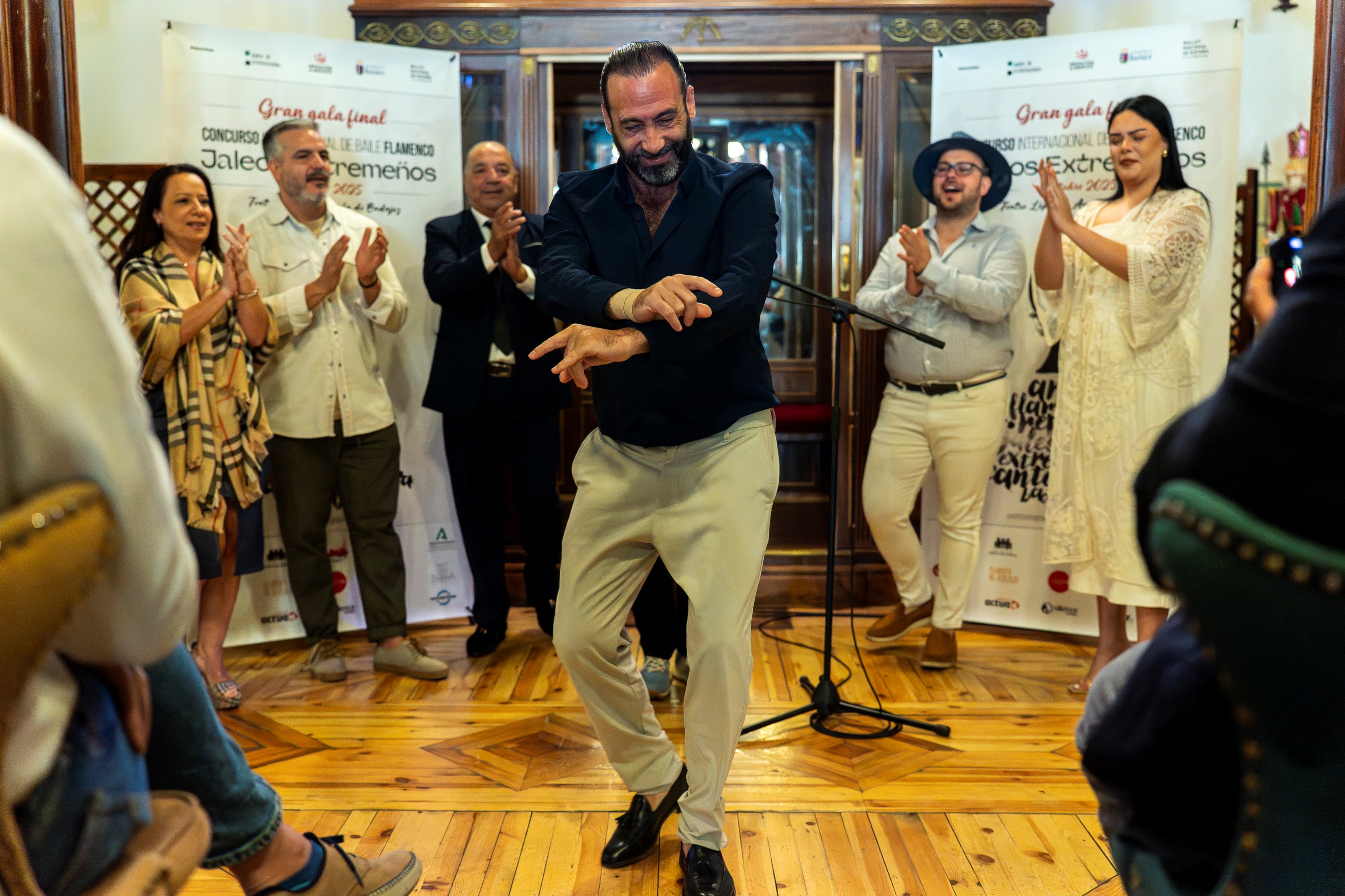 Fin de fiesta en la rueda de prensa de presentación del concurso en Las Tres Campanas de Badajoz