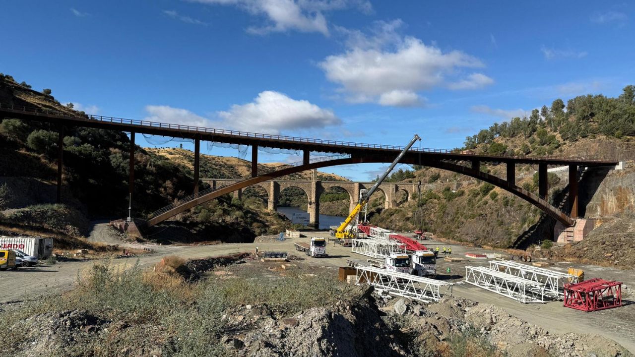 Trabajos finales en el nuevo puente de Alcántara