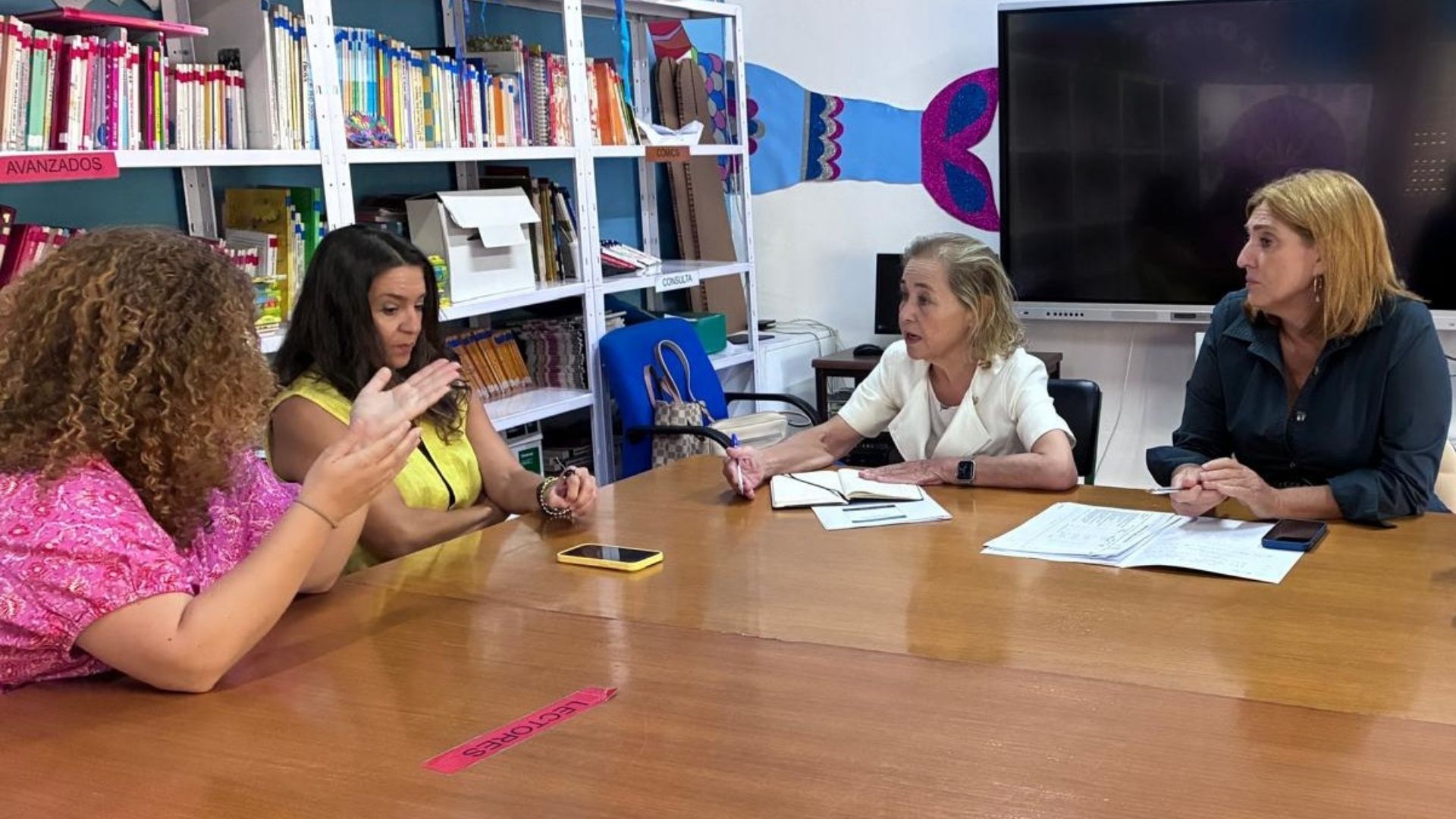 La consejera de Educación, Mercedes Vaquera, en la reunión en el centro de educación especial Los Ángeles.
