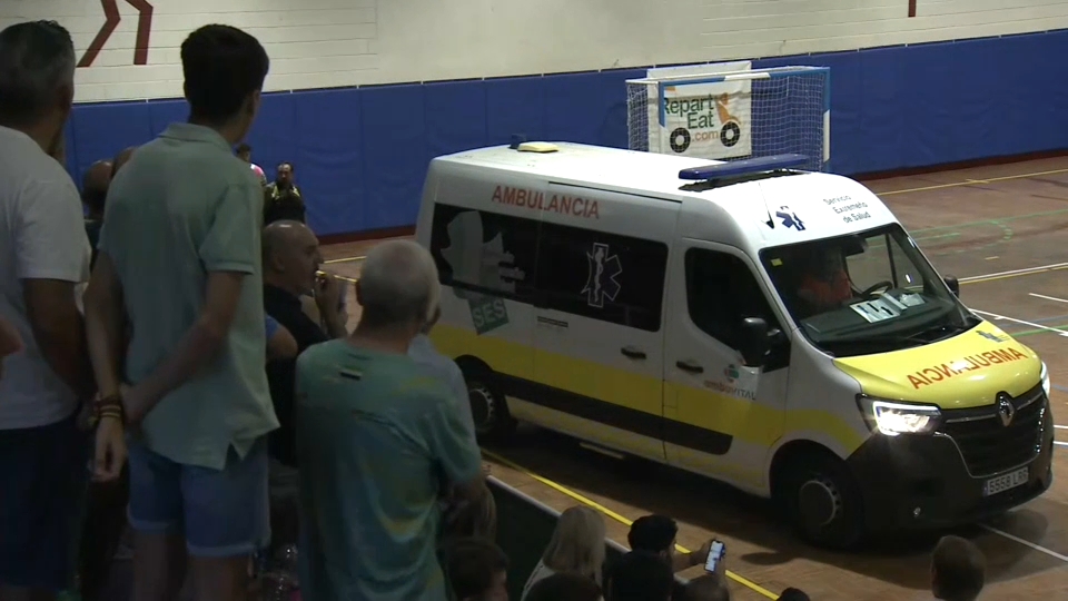 Ambulancia en el partido entre el Jerez futsal y el Torrejón