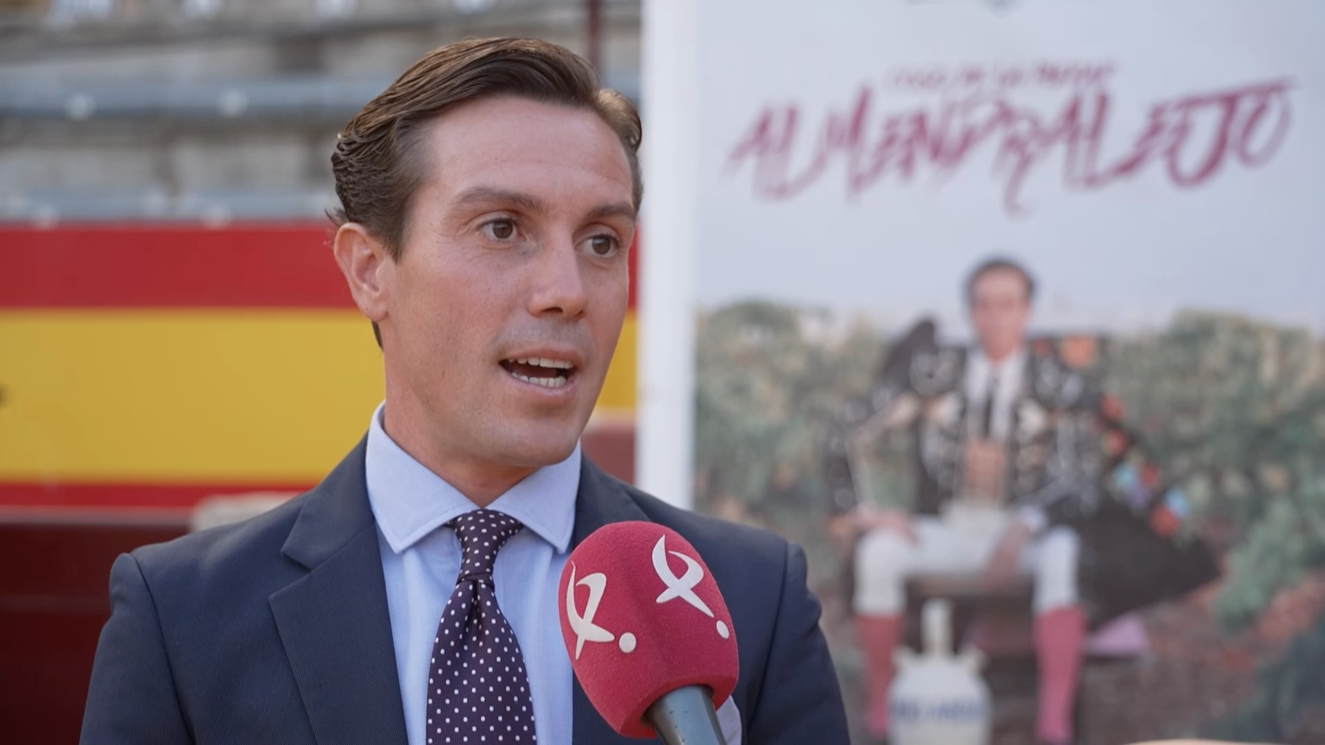 Tomas Angulo, Almendalejo en solitario, Juan Bazaga, Tiera de toros