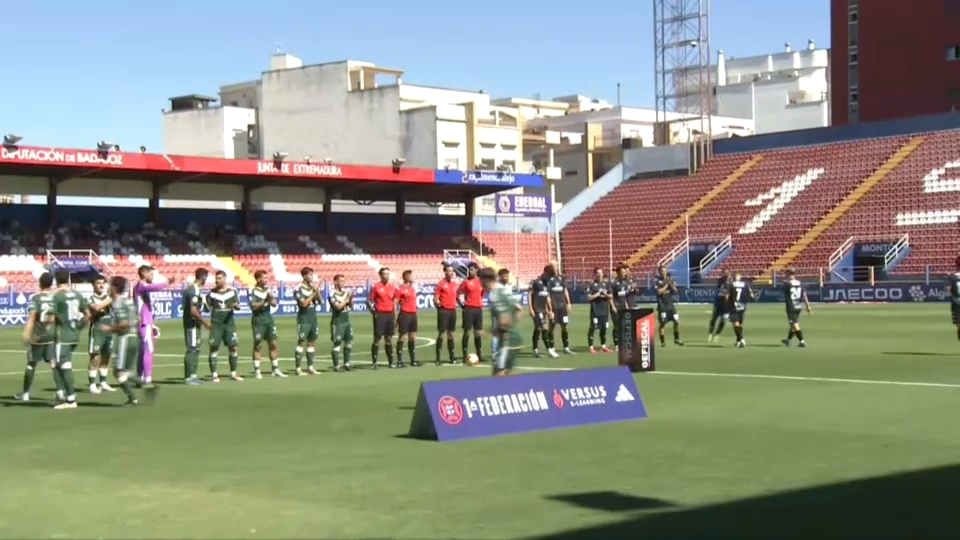 El Cacereño disputa un partido de liga en el Francisco de la Hera de Almendralejo