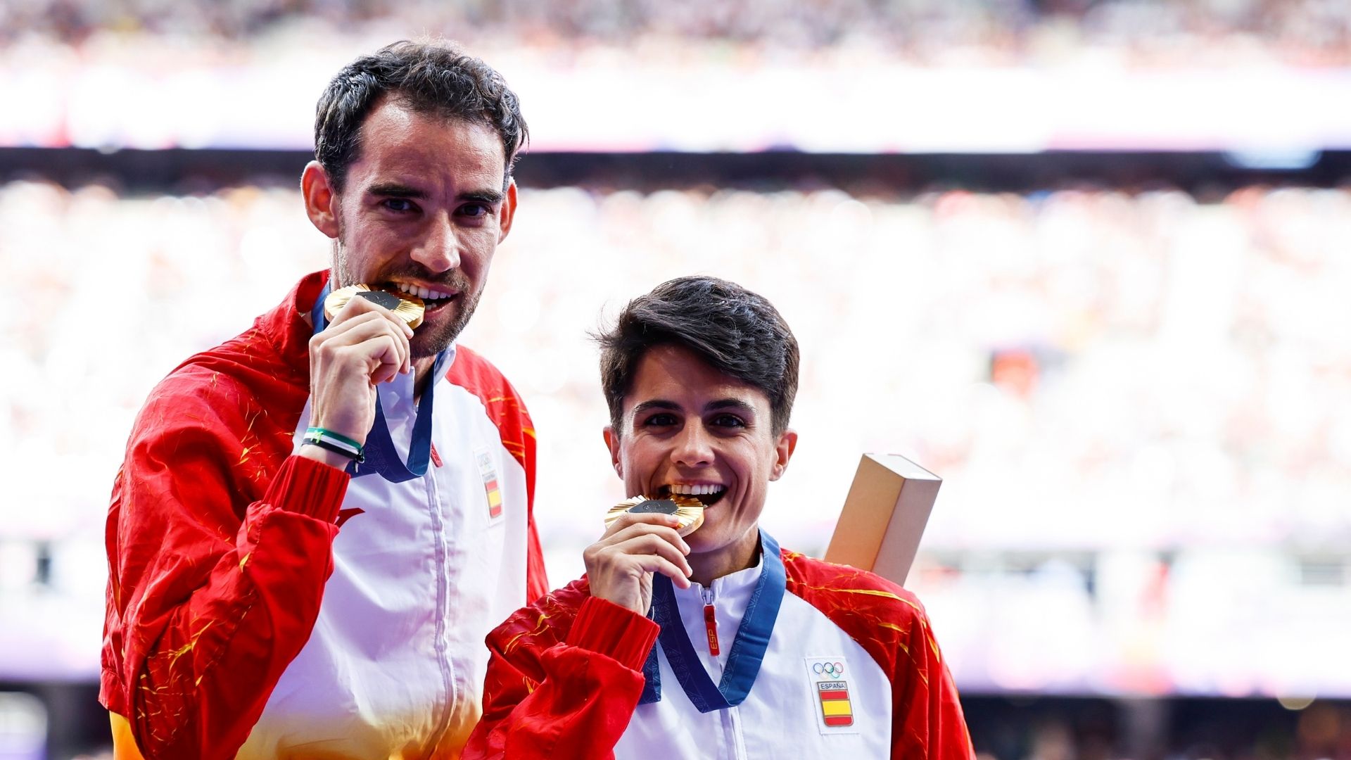 Álvaro Martín Uriol junto a María Pérez tras conseguir el oro en los Juegos Olímpicos de París