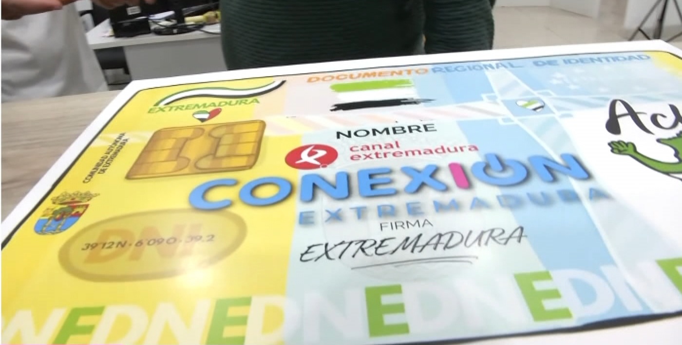 Un artista crea el Documento Nacional Extremeño