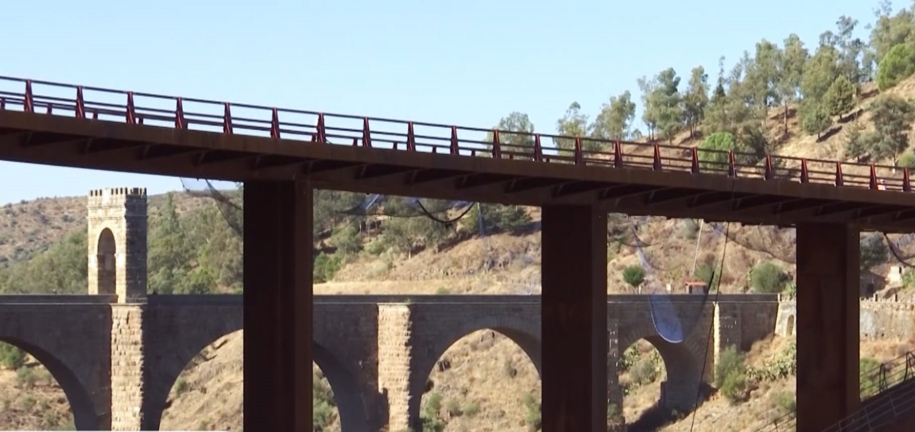 El nuevo puente de Alcántara supera las pruebas de carga