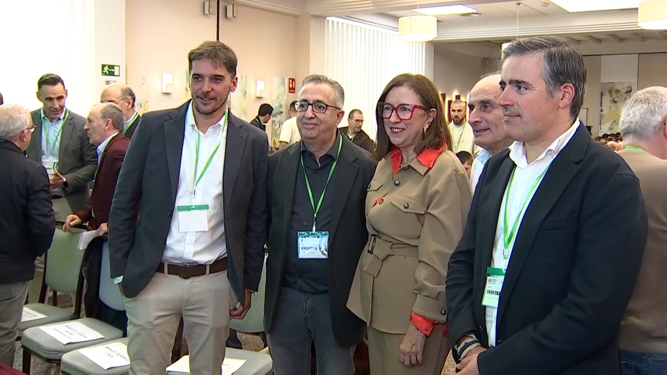 Óscar Llanos, nuevo secretario general de UPA-UCE en la región junto a su antecesor, Ignacio Huertas