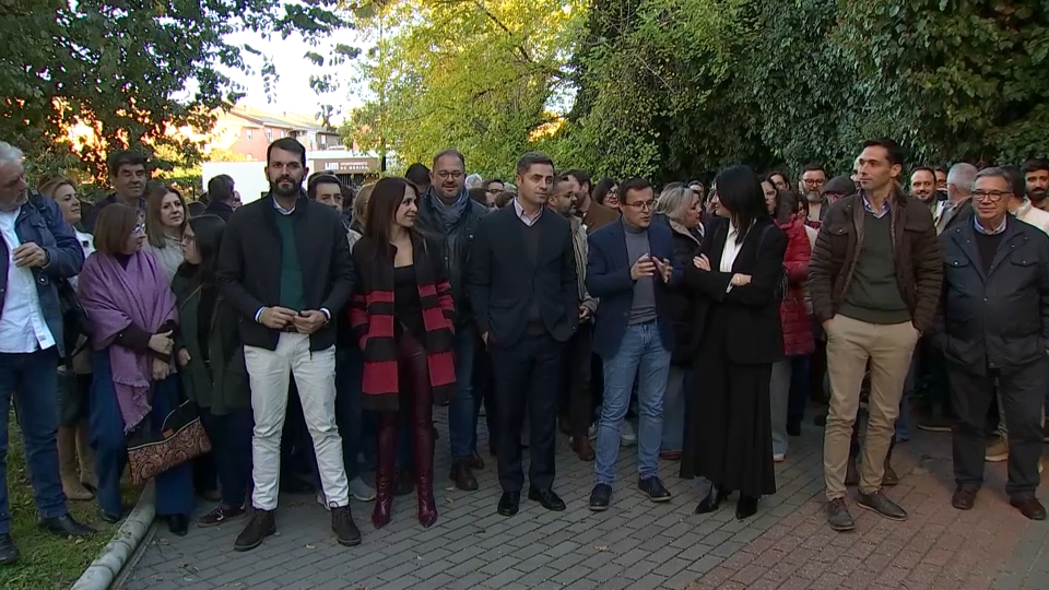 Miguel Ángel Gallardo, secretario general del PSOE, junto a otros componentes del partido, antes del Consejo Municipal del PSOE de Extremadura, celebrado en Mérida