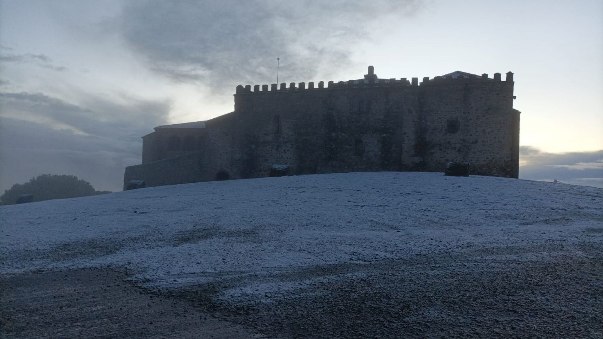 Monasterio de Tentudía, nevado, a 21 de diciembre de 2025