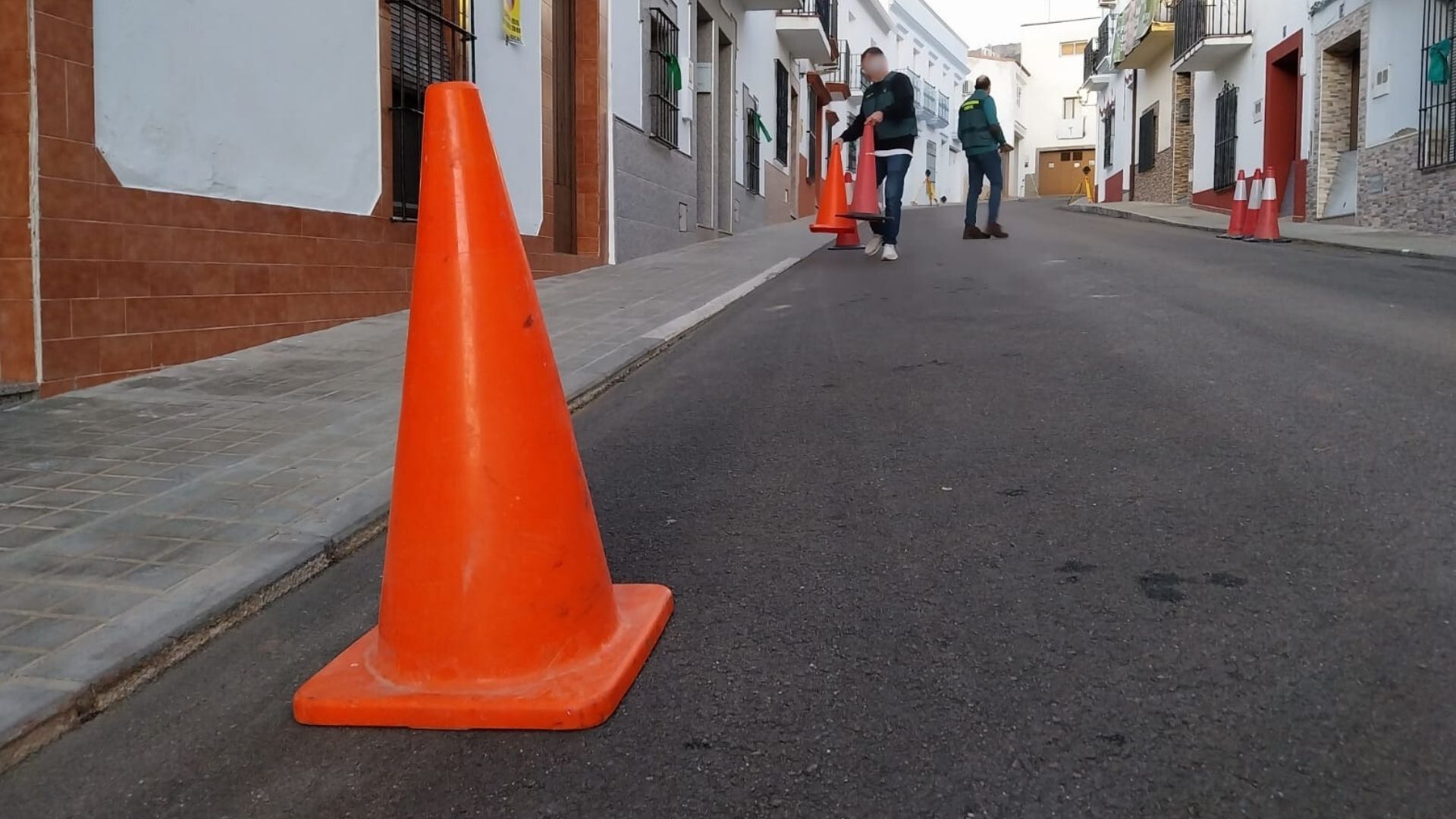 La Unidad Central Operativa de la Guardia Civil realiza pruebas periciales en la calle en la que desapareció Francisca Cadenas, en Hornachos, a 14 de enero de 2026