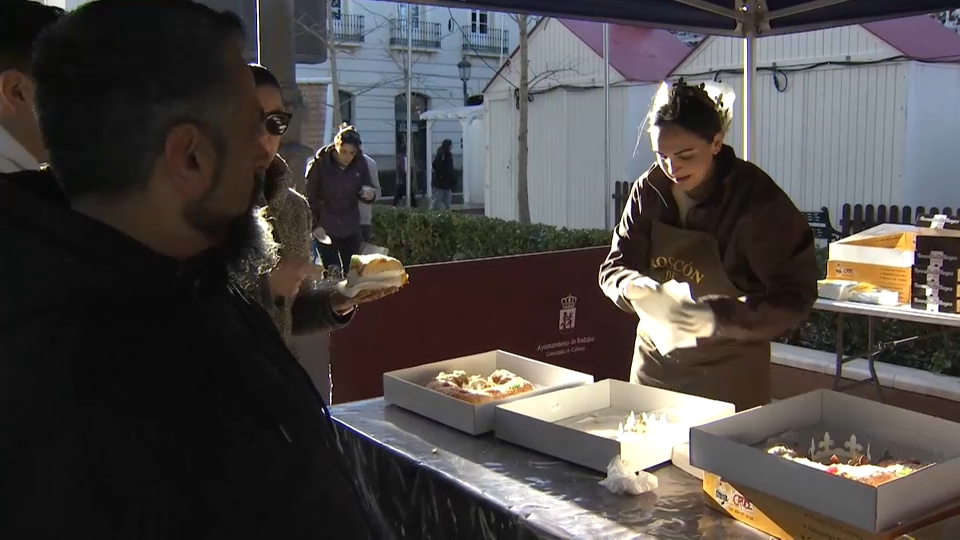 Reparto de roscones de Reyes en la mañana del 5 de enero de 2025 en Badajoz